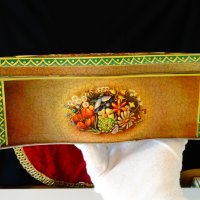 Метална кутия Haribo,цветя,релеф. , снимка 2 - Антикварни и старинни предмети - 34624404