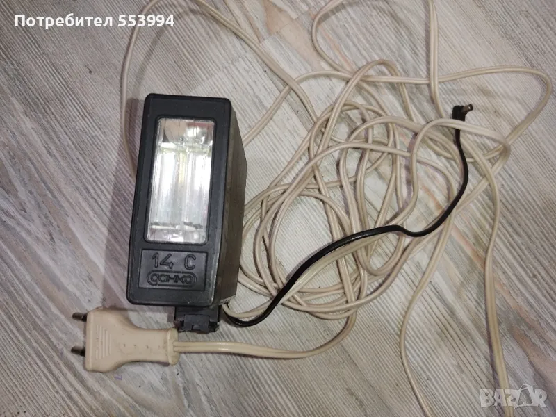 3 фотоапарата, светкавица и светломер, снимка 1