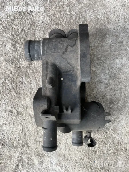 Корпус на термостат Фолксваген Голф 5 VW Golf, снимка 1