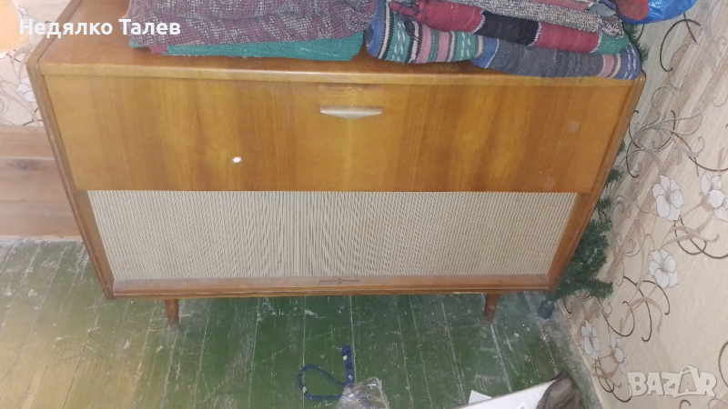 Старинен музикален шкаф с радио и грамофон, снимка 1