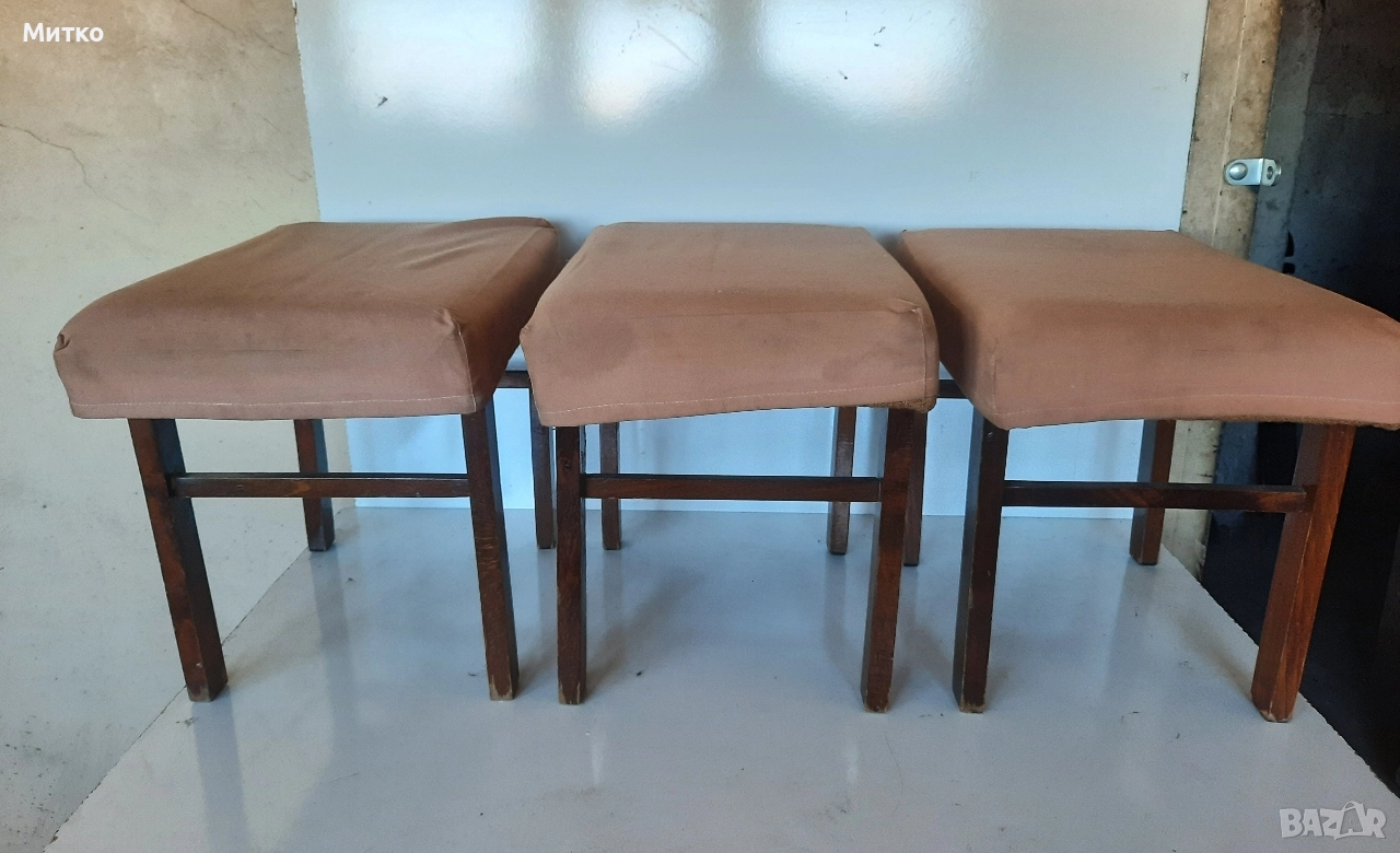 Дървени табуретки с мека тапицерия., снимка 1