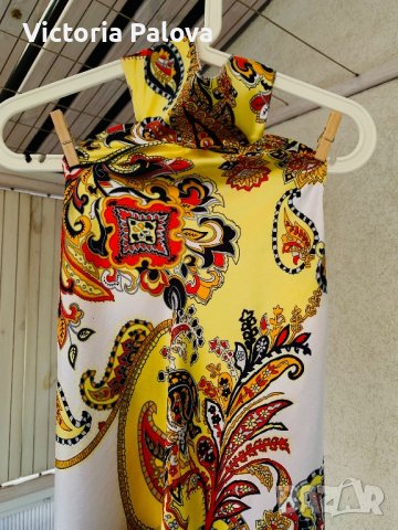 Ярка къса рокля с открит гръб, снимка 3 - Рокли - 44443978