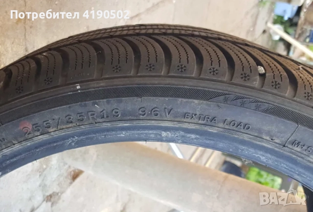 Зимни гуми 255/35/19, снимка 5 - Гуми и джанти - 52747633