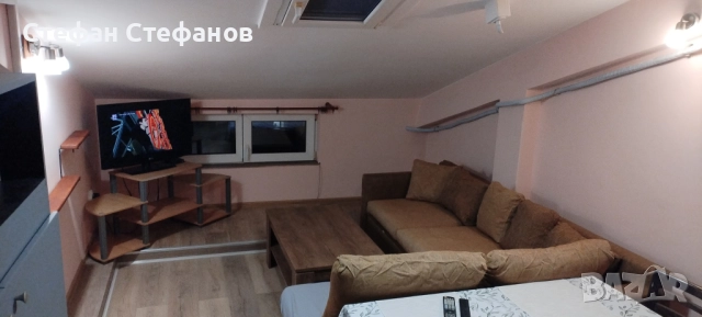 Отдава под наем таванско помещение.