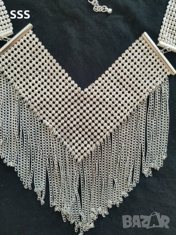 Колие, снимка 3 - Колиета, медальони, синджири - 41578547