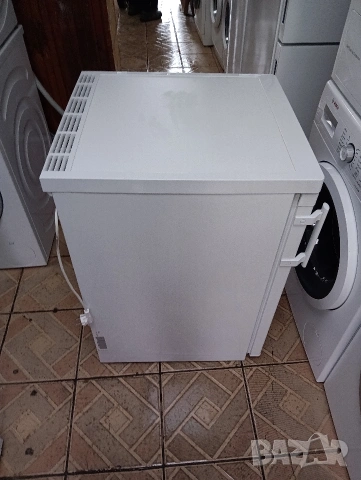 Малък хладилник с вътрешна камера Liebherr с 2 години Гаранция!, снимка 4 - Хладилници - 53473106