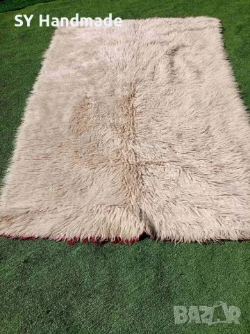 Продавам изпозвани губери бели и юргани с пълнеж от памук от 70г на 20 век. Юрганите са нови. 