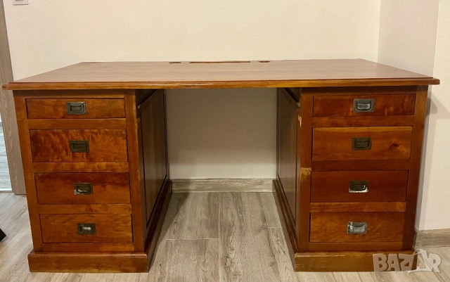 Бюро от масивно дърво