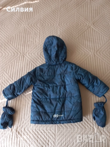 Детско зимно яке за момче Coccodrillo, размер 80, с качулка и ръкавици, в тъмно синьо. Много запазен, снимка 5 - Бебешки якета и елеци - 51537179