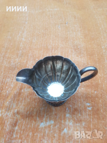 Посребрена кана чаша