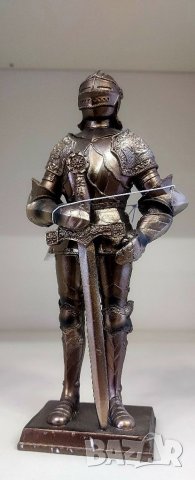 Стауетка Рицар с Меч Воин 18см, снимка 1