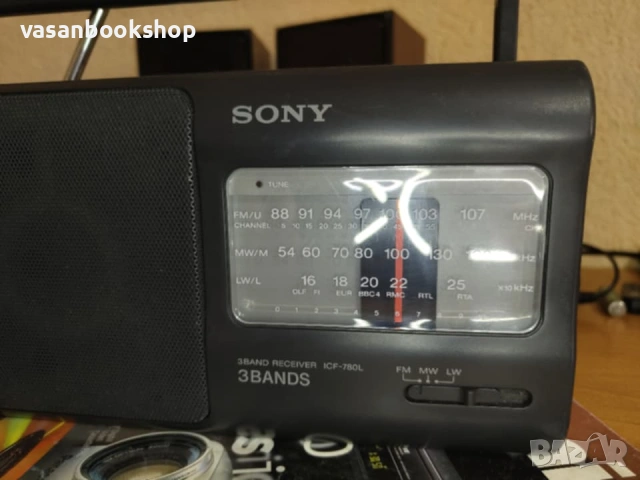Sony ICF-780L (1991) – Колекционерско Радио в състояние визуално „КАТО НОВО“, снимка 2 - Радиокасетофони, транзистори - 53583460