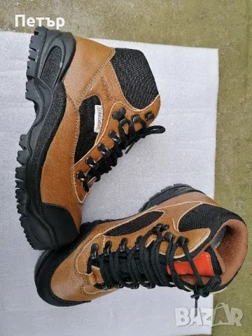 Продавам чисто нови качествени дамски туристически /зимни, трисезонни / високи обувки 