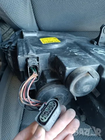 Продавам ОРИГИНАЛНИ GTI / R32 фарове (НАПЪЛНО ОБОРУДВАНИ) 
за голф 5, джета, кади, голф плюс, сеат, снимка 17 - Части - 50209995