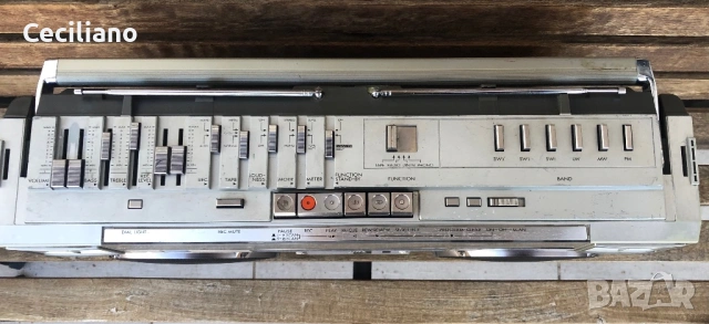 Радиокасетофон JVC RC M 70, снимка 10 - Радиокасетофони, транзистори - 53492966