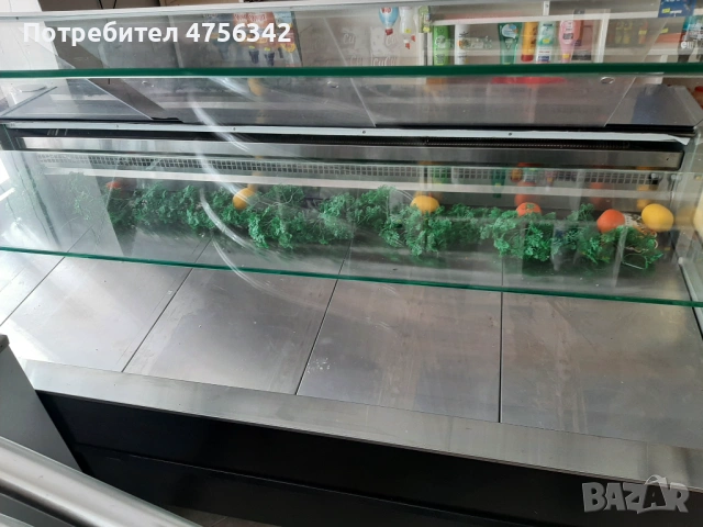  Hladilna vitrina v perfektno sustoqnie! Razmeri- visochina -120sm, Dyjina- 180sm, shirina - 95 sm.
