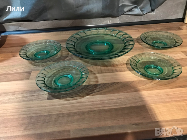 Зелена голяма чиния с 4 БР чинийки, снимка 3 - Чинии - 44557585