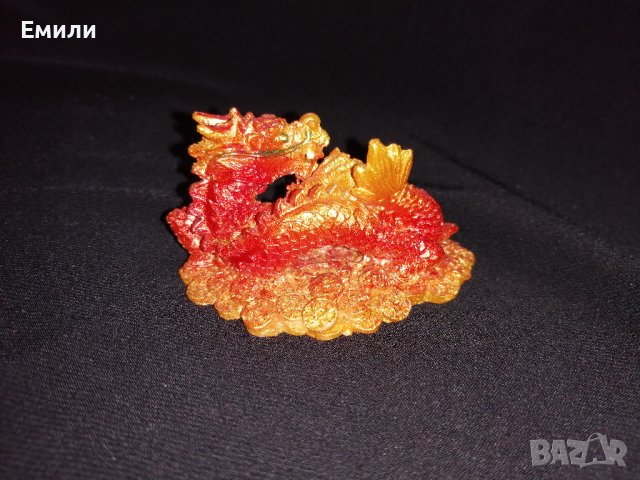 Сувенир малка статуетка червен китайски дракон с монети , снимка 4 - Статуетки - 44465433