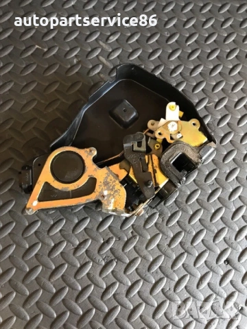 Брава за задна дясна врата за KIA Opirus  3.5 (2006), снимка 2 - Части - 53275134