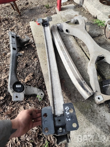 Основа задна броня -Греди заден мост Audi q7-2008г-3.0d-233кс, снимка 2 - Части - 53603789