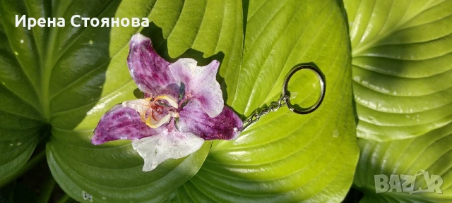 Ключодържател или аксесоар за чанта с естествен цвят на орхидея. Цвета е с размери 7/7,5 см. 
, снимка 14 - Чанти - 50563645