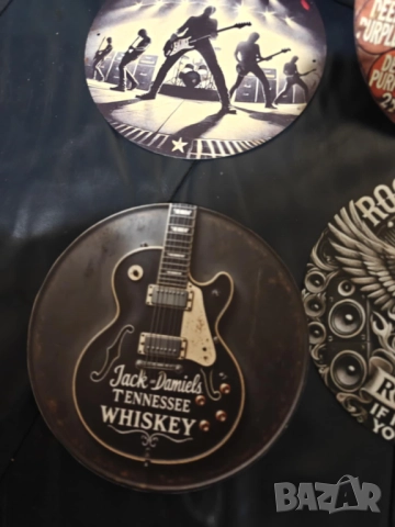 Интериор за клуб,бар,репетиционна,китарна или фенска стая, снимка 9 - Китари - 52307047