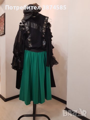 Черна блуза с кожа размер М, снимка 4 - Блузи с дълъг ръкав и пуловери - 42661609