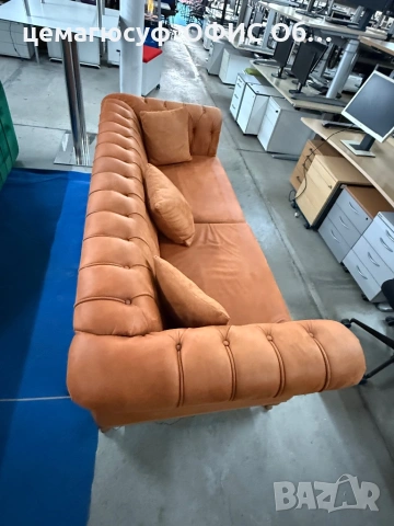 Класически диван Chesterfield кафяв набукова кожа внос от Германия, снимка 4 - Дивани и мека мебел - 53433902