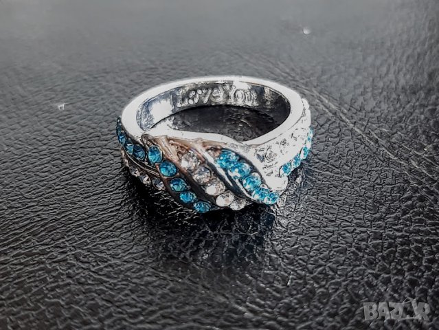 Нежен дамски пръстен с аквамарини и топази