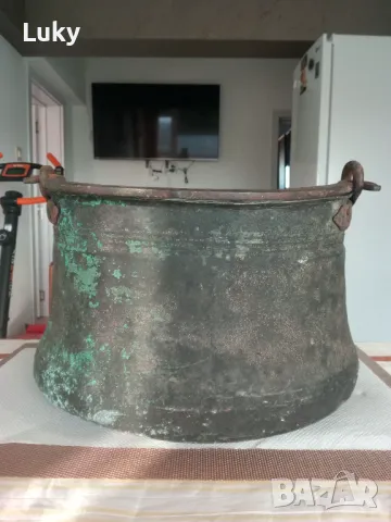 Старинно ,менче(котле)--10 литра-Здраво.Цената е твърда.