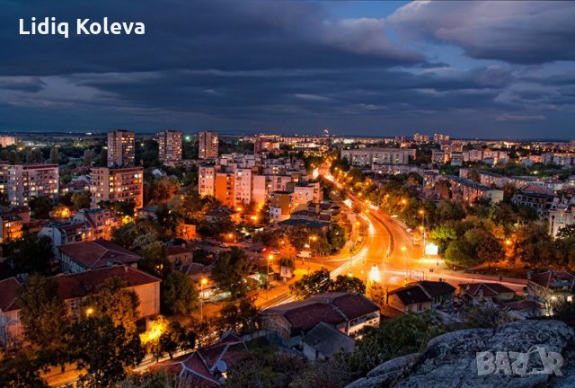 Вечерна снимка №2 на град Пловдив, в рамка, снимка 2 - Картини - 35773546