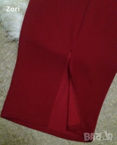 СТИЛНА и ЕЛЕГАНТНА червена рокля по тялото с отворени рамене и къдрички около тях, снимка 5 - Рокли - 41378975