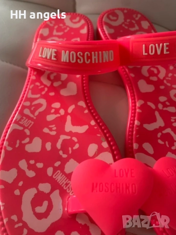 Love Moschino чисто нови цикламени летни чехли, снимка 4 - Чехли - 52773538