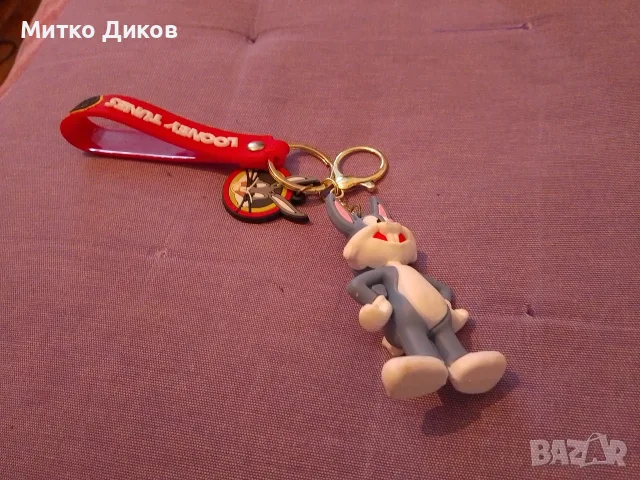 Ключодържатели Бъгс Бъни,учителски.Париж и значка от соца Коломенское
