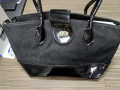 Дамска чанта с дръжки от лак, снимка 1 - Чанти - 36248770