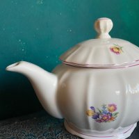 Порцеланов чайник с Ириси , снимка 8 - Антикварни и старинни предмети - 41815710
