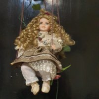 Порцеланова кукла на люлка, снимка 1 - Антикварни и старинни предмети - 41886637