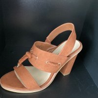 Нови дамски сандали, снимка 1 - Дамски обувки на ток - 40893682