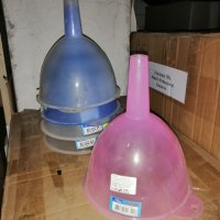 Пластмасови големи фунии за течности , снимка 1 - Аксесоари за кухня - 39221981