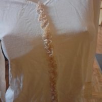 Бяла блуза с красиви ръкави и къдрици отпред , снимка 1 - Блузи с дълъг ръкав и пуловери - 44327769