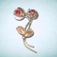 Арт Деко брошка дубле цветя червен кристал, снимка 2 - Антикварни и старинни предмети - 39411510