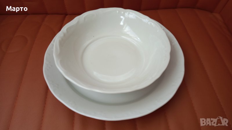 Две големи порцеланови чинии, различни от един сервиз, снимка 1