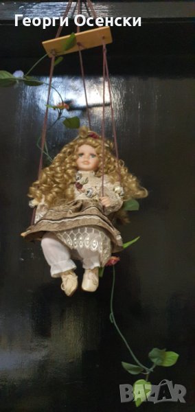 Порцеланова кукла на люлка, снимка 1