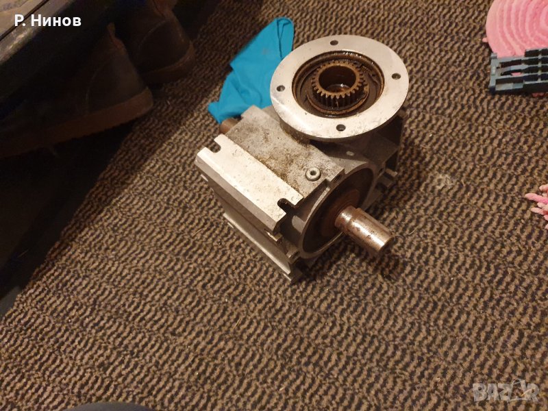 Червячен редуктор със съотношение 1 / 7.5          200 оборота, снимка 1