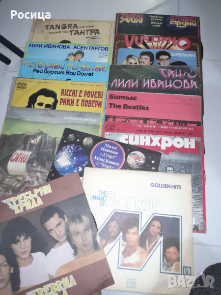 Стари грамофонни плочи и грамофон, снимка 1