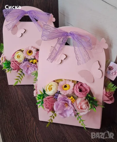 Разкошна розова кошница със тринайсет нежни сапунени цветя от пластичен сапун.Страхотен подарък , снимка 1