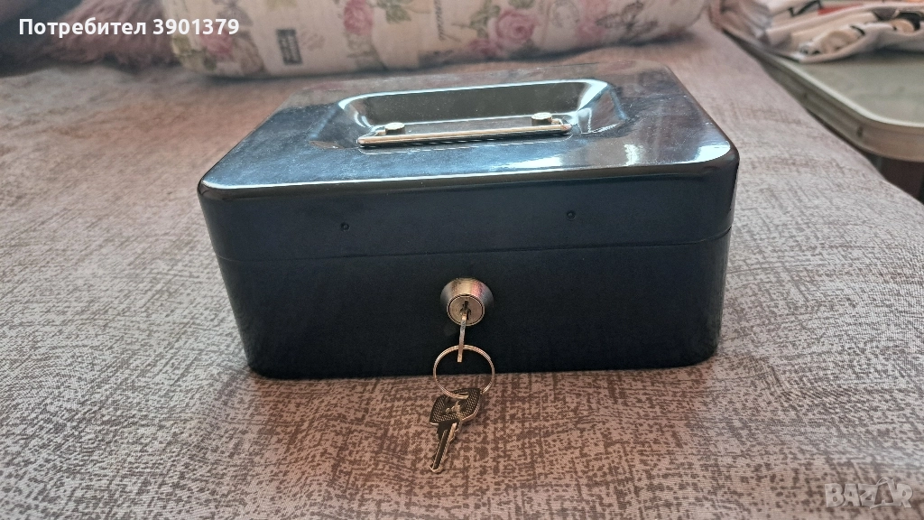 Продавам Метална Касичка, снимка 1