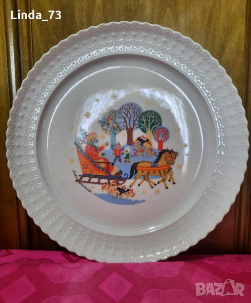 Немска голяма чиния/плато с коледен мотив и бароков релеф. Маркирана., снимка 1