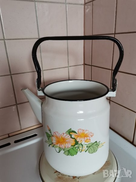 Емайлиран чайник - ретро и форма за кекс , снимка 1