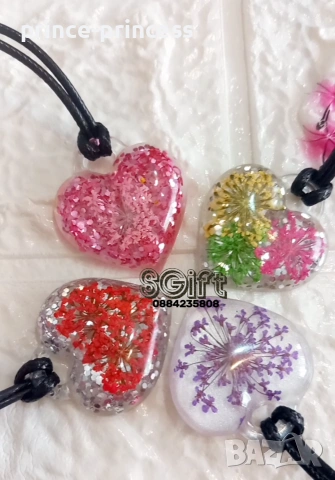 Ръчно изработено колие от епоксидна смола 